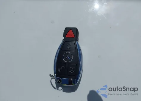 2015 Mercedes-Benz C 300 4Matic/Luxury 4Matic/Sport 4Matic z USA, uszkodzony, nr VIN 55SWF4KB8FU073494